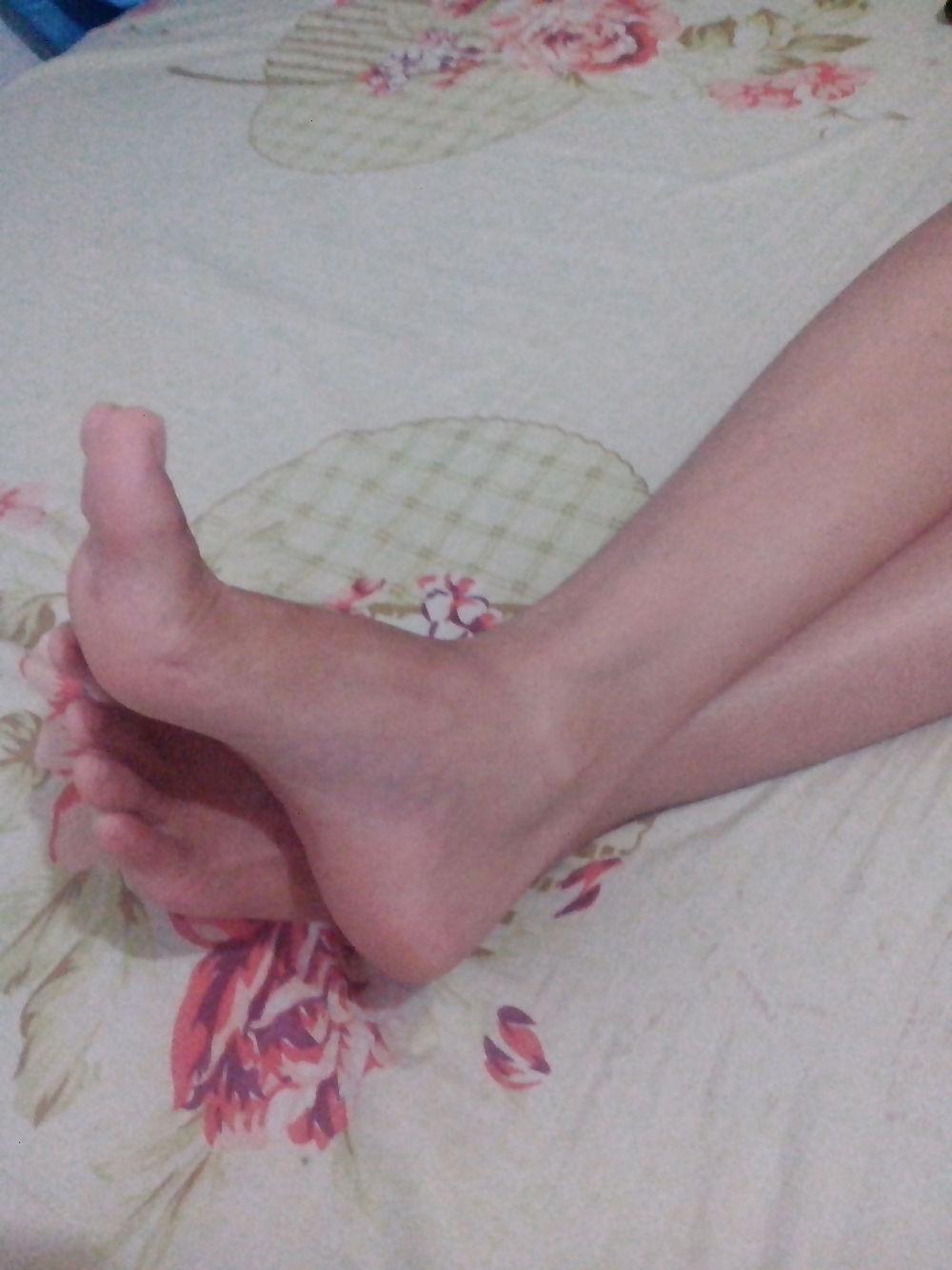 18P My Filipino GF's Feet