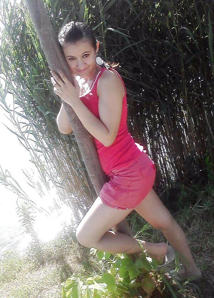 8P Romanian girl: mari