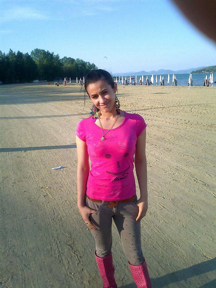 8P Romanian girl: mari
