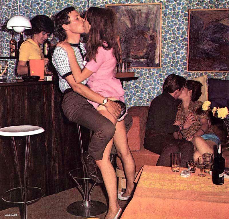 25P Young Love Games : Retro Mag (color)
