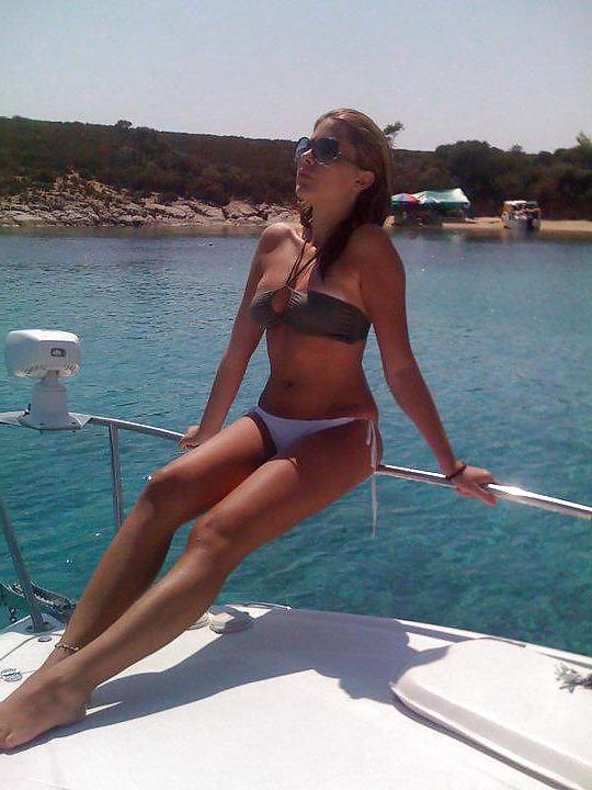 11P Greek girl: thera