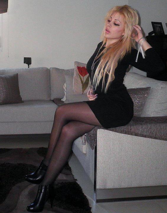 11P Greek girl: thera