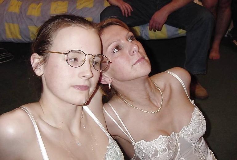 25P UK BUKKAKE SLUTS - Dee