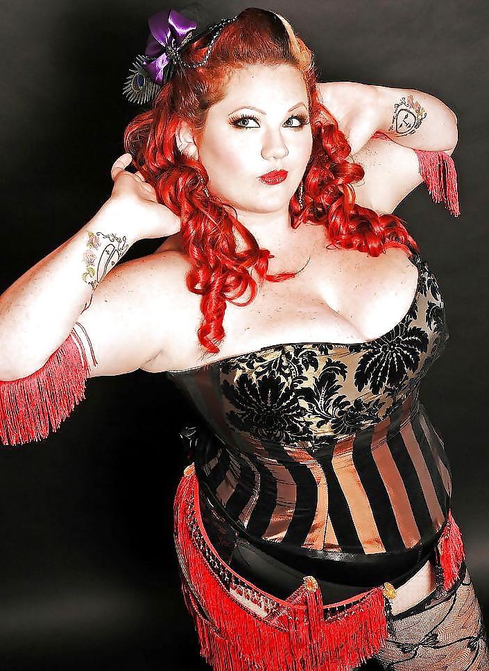 14P Bbw in corset