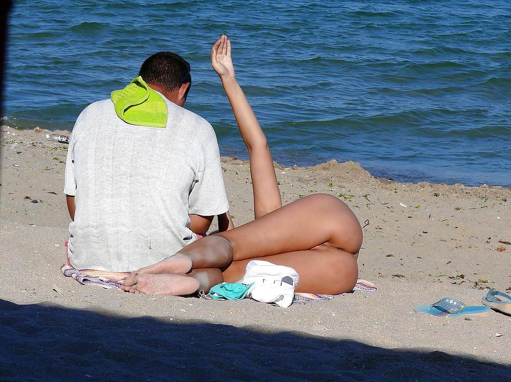 25P Voyeur a la plage