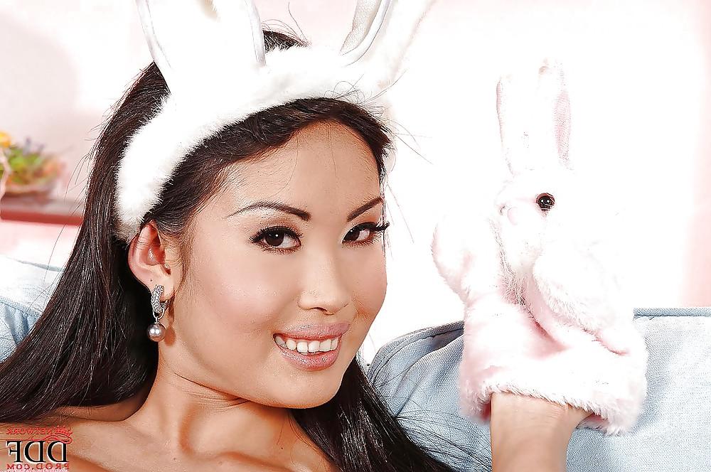 16P Asian bunny babe