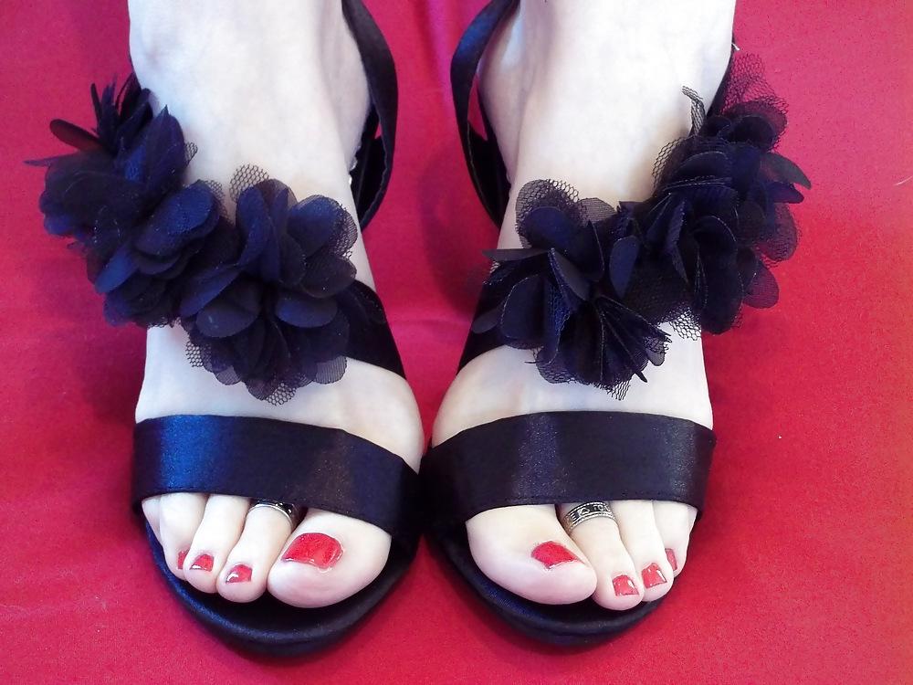 16P PUSSY CLIT ASS TITS FEET FOOT FETISH TOES HEELS COMMENT PLS 
