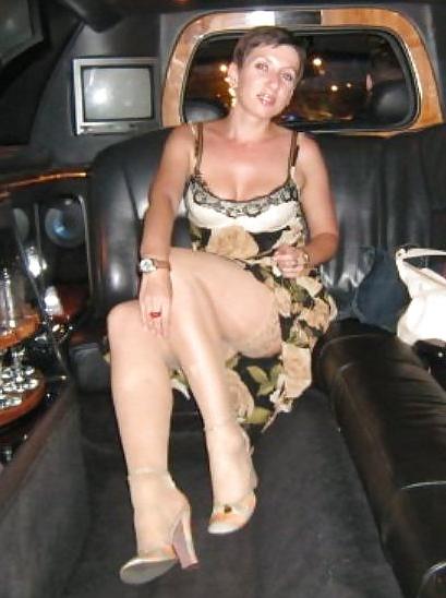 8P OUTDOOR TEENS SHOWING UPSKIRT PUSSY
