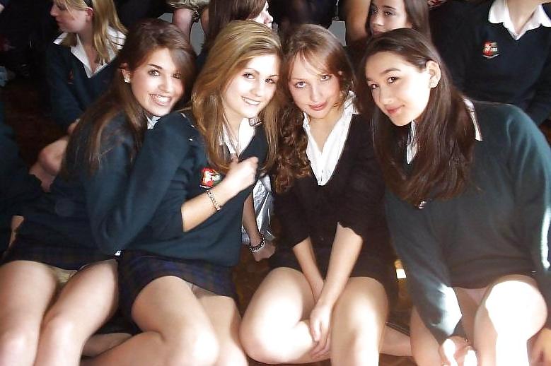 8P OUTDOOR TEENS SHOWING UPSKIRT PUSSY