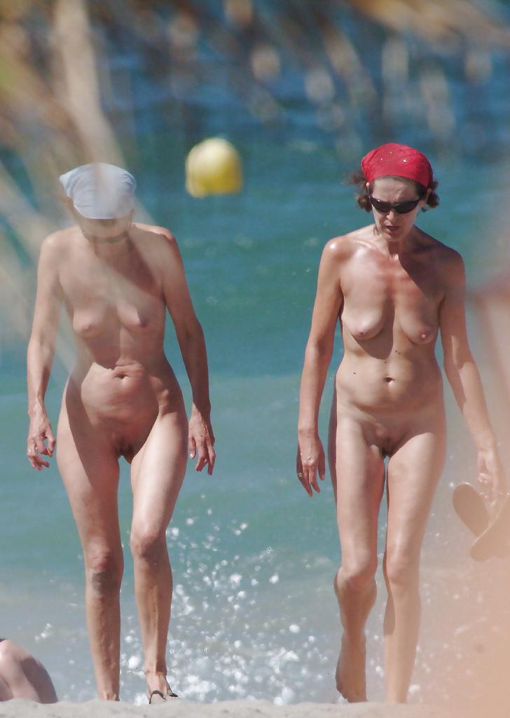 25P Mature,granny nudist
