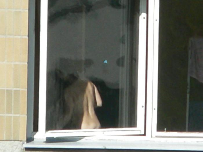 25P Wondow Voyeur