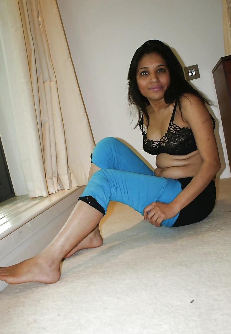 10P UK amateur indian slut