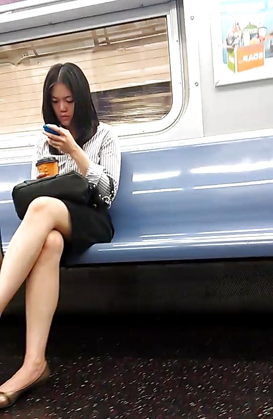 5P New York Subway Girls Asian