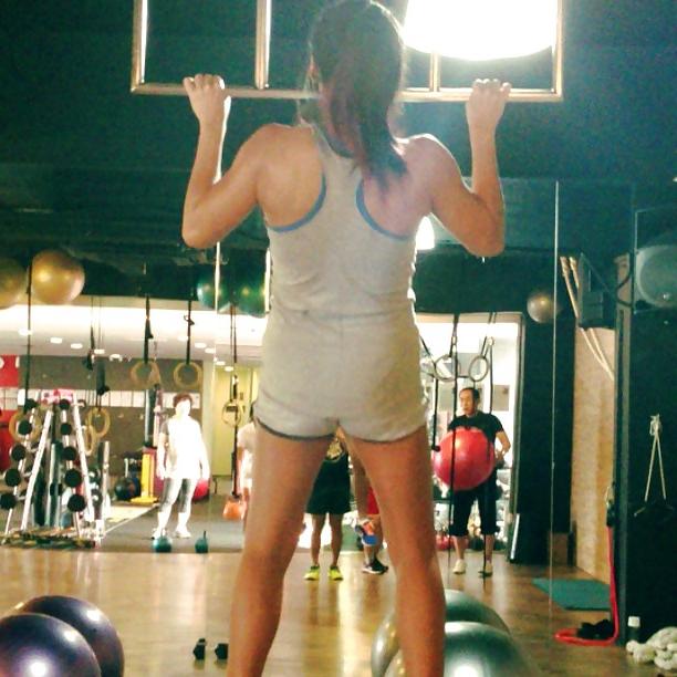 9P Asian athletic legs cute sexy muscular girl