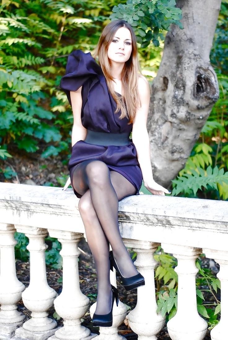 25P Sexy legs pantyhose and heels