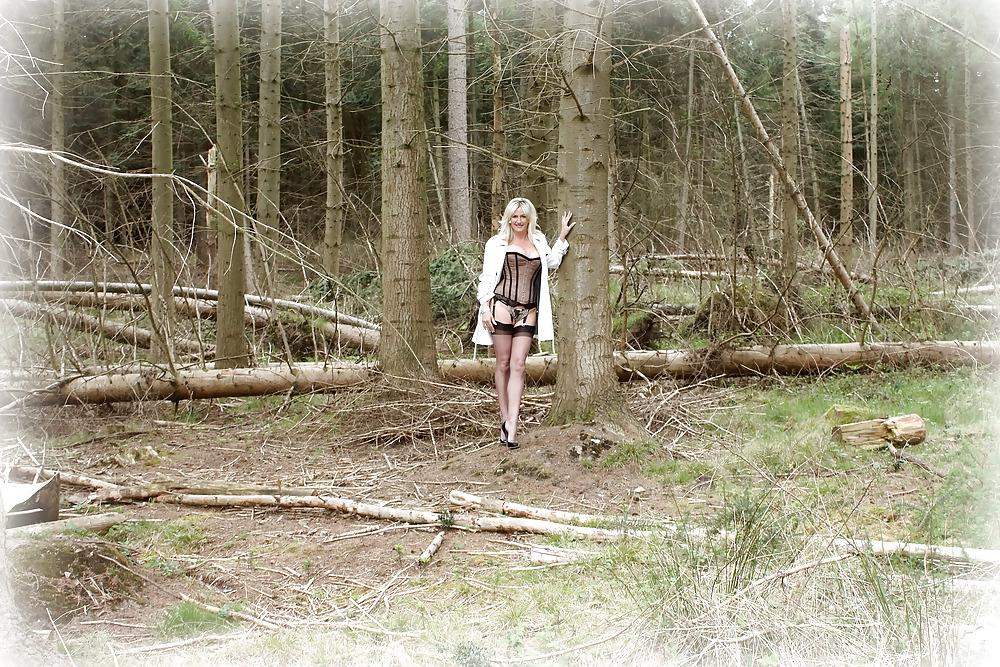 25P Leggy lady