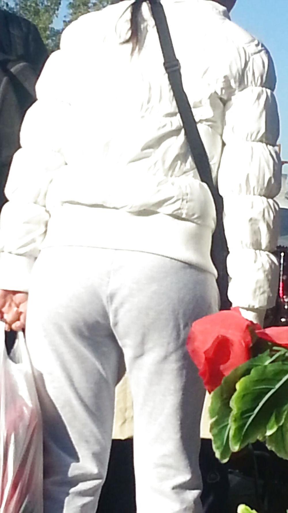 10P Sexy ass romanian street