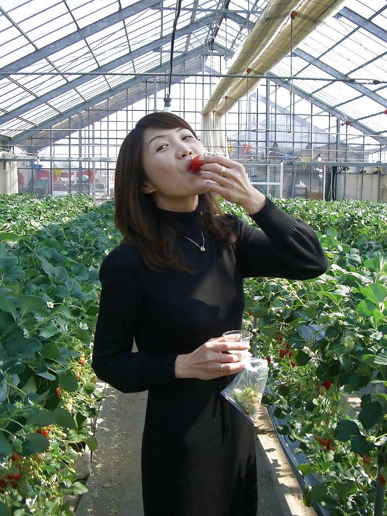 25P Sexy Asian Lady