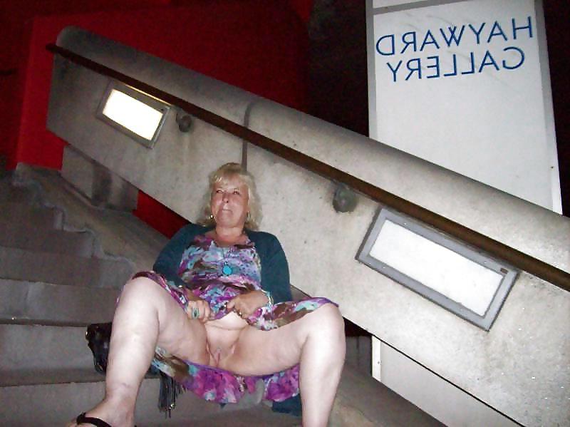 20P Upskirt mature women 1.