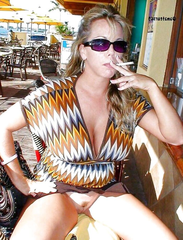 20P Upskirt mature women 1.