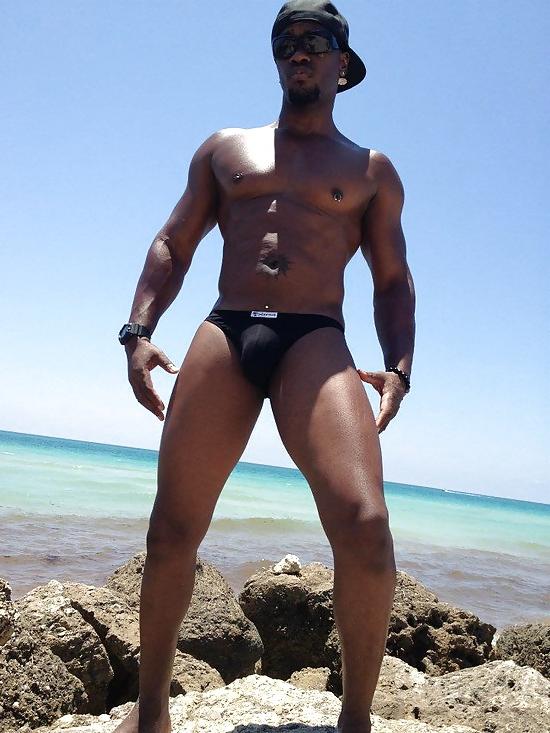 25P Worshipping Beautiful Black Cock 9