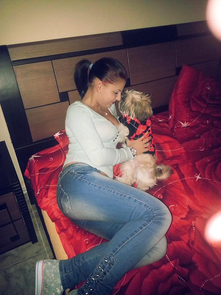 12P Romanian women: violeta