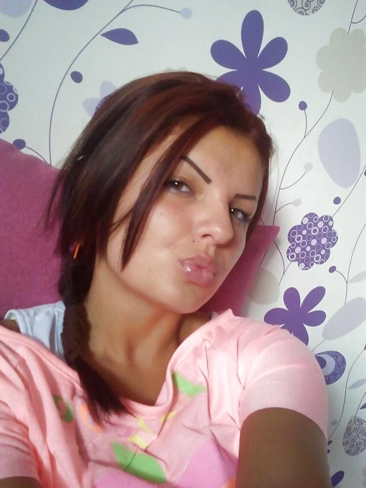 12P Romanian women: violeta