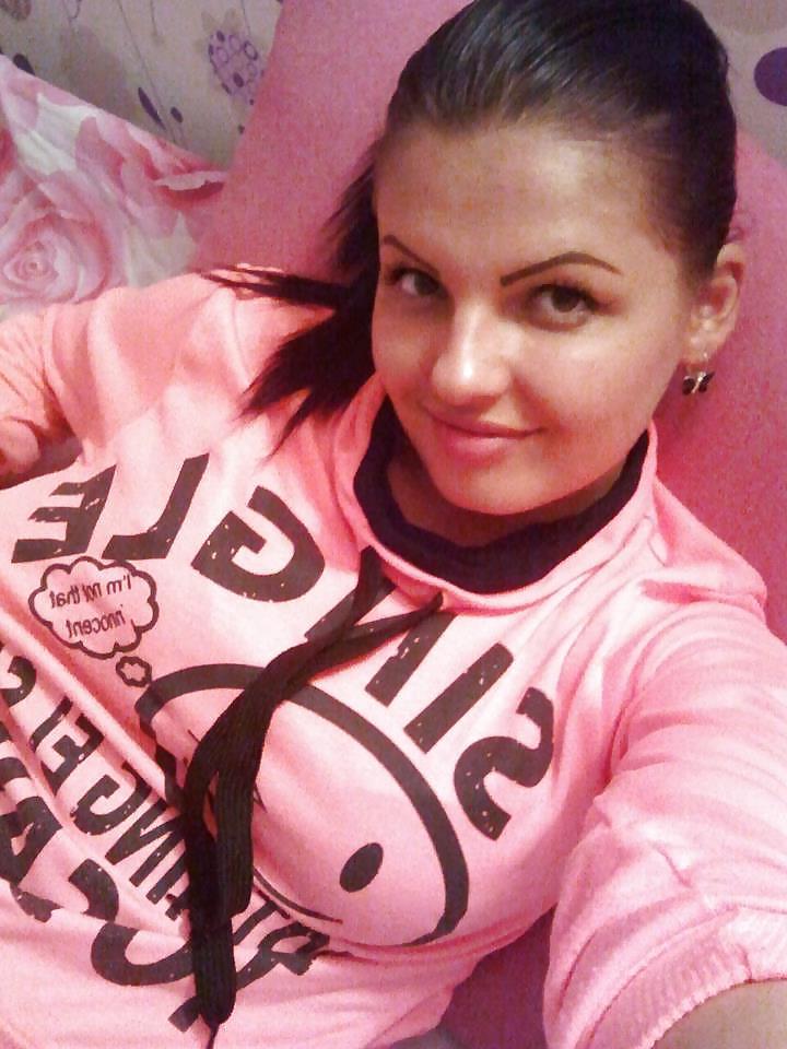 12P Romanian women: violeta
