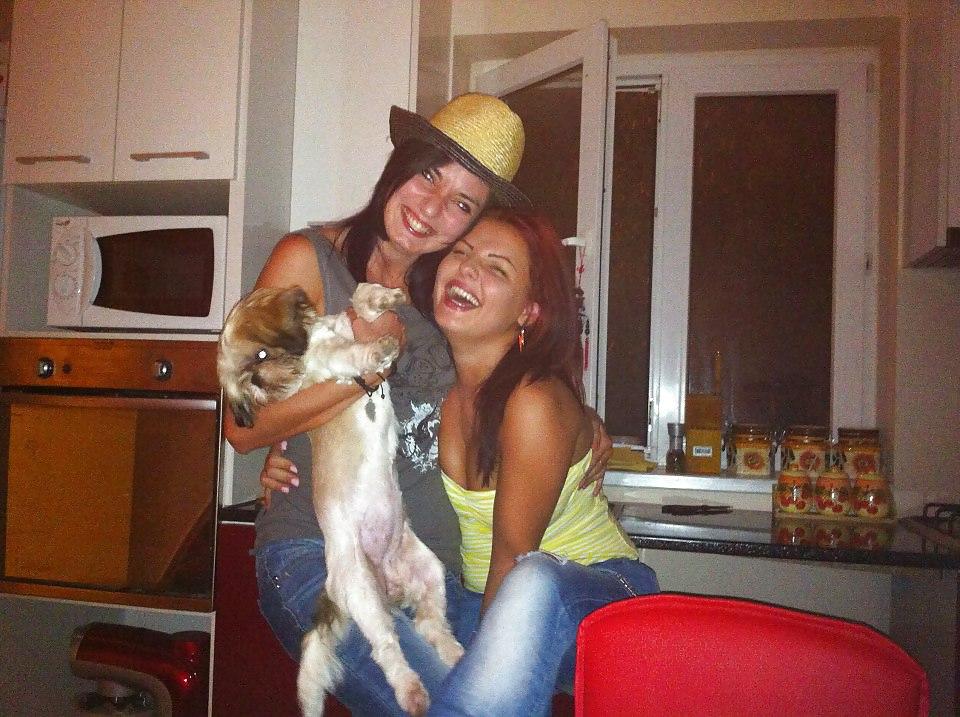 12P Romanian women: violeta