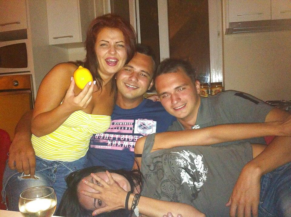 12P Romanian women: violeta
