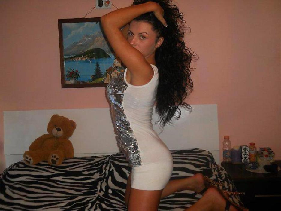 13P Romanian women: deea