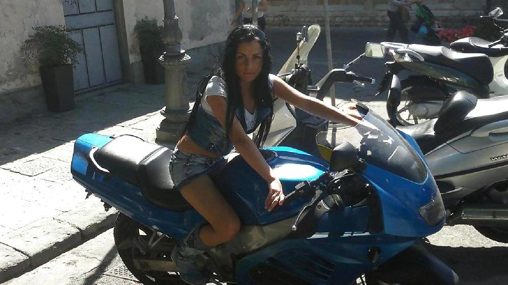 13P Romanian women: deea
