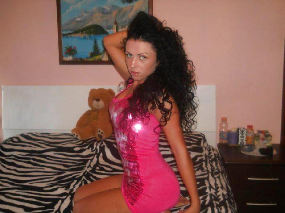 13P Romanian women: deea