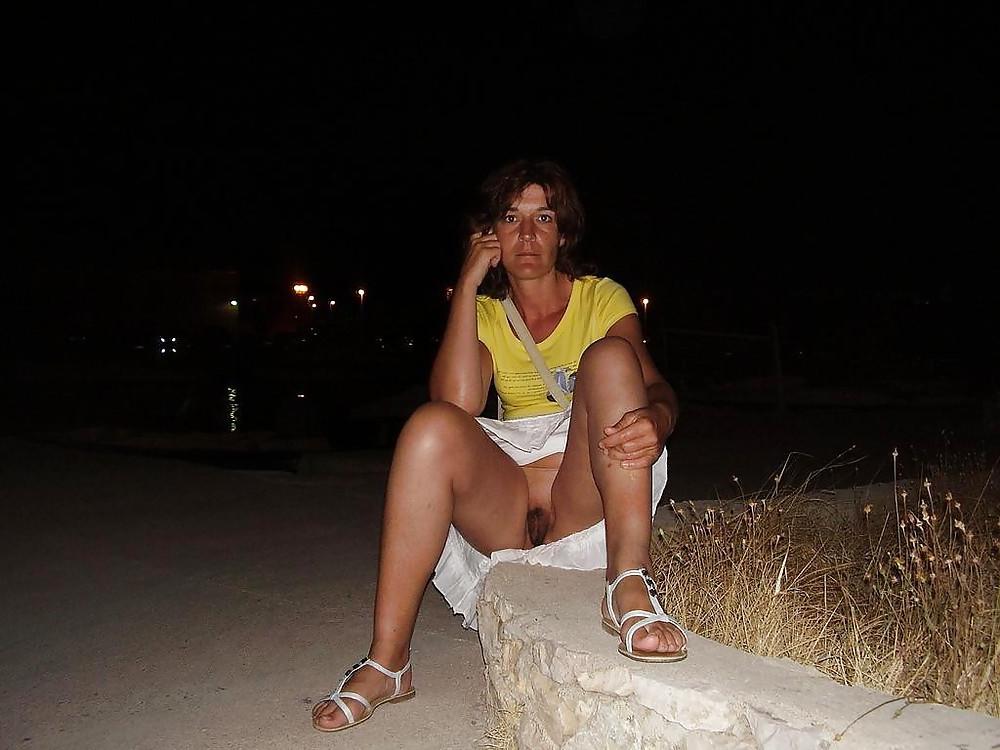 20P Mature upskirt 1.