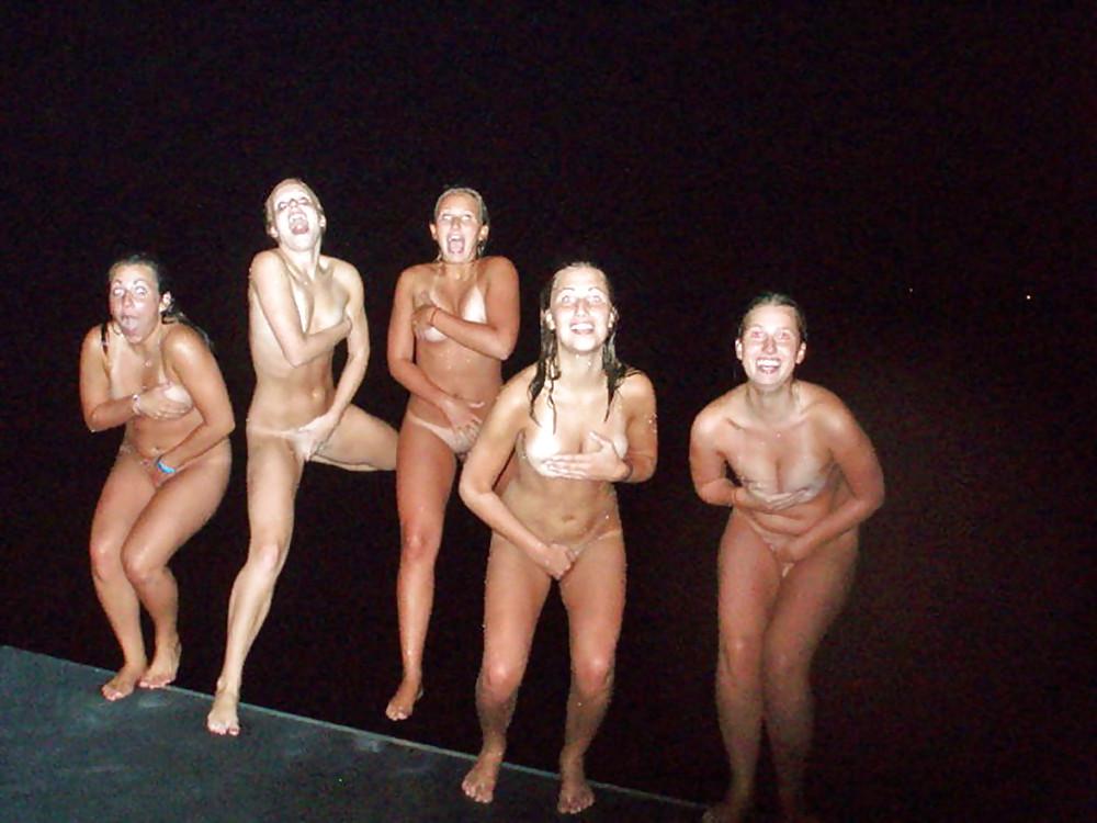 19P Girls in Vacation