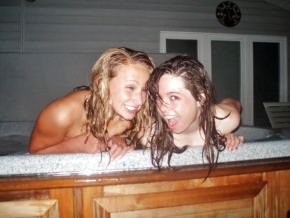 19P Girls in Vacation
