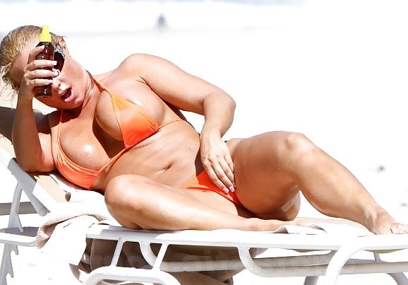 15P Coco Austin butt