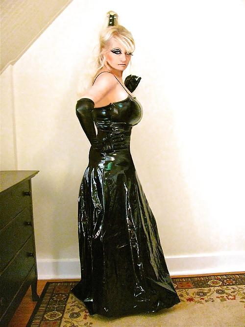 21P GRANNY LEATHER FETISH DOMME