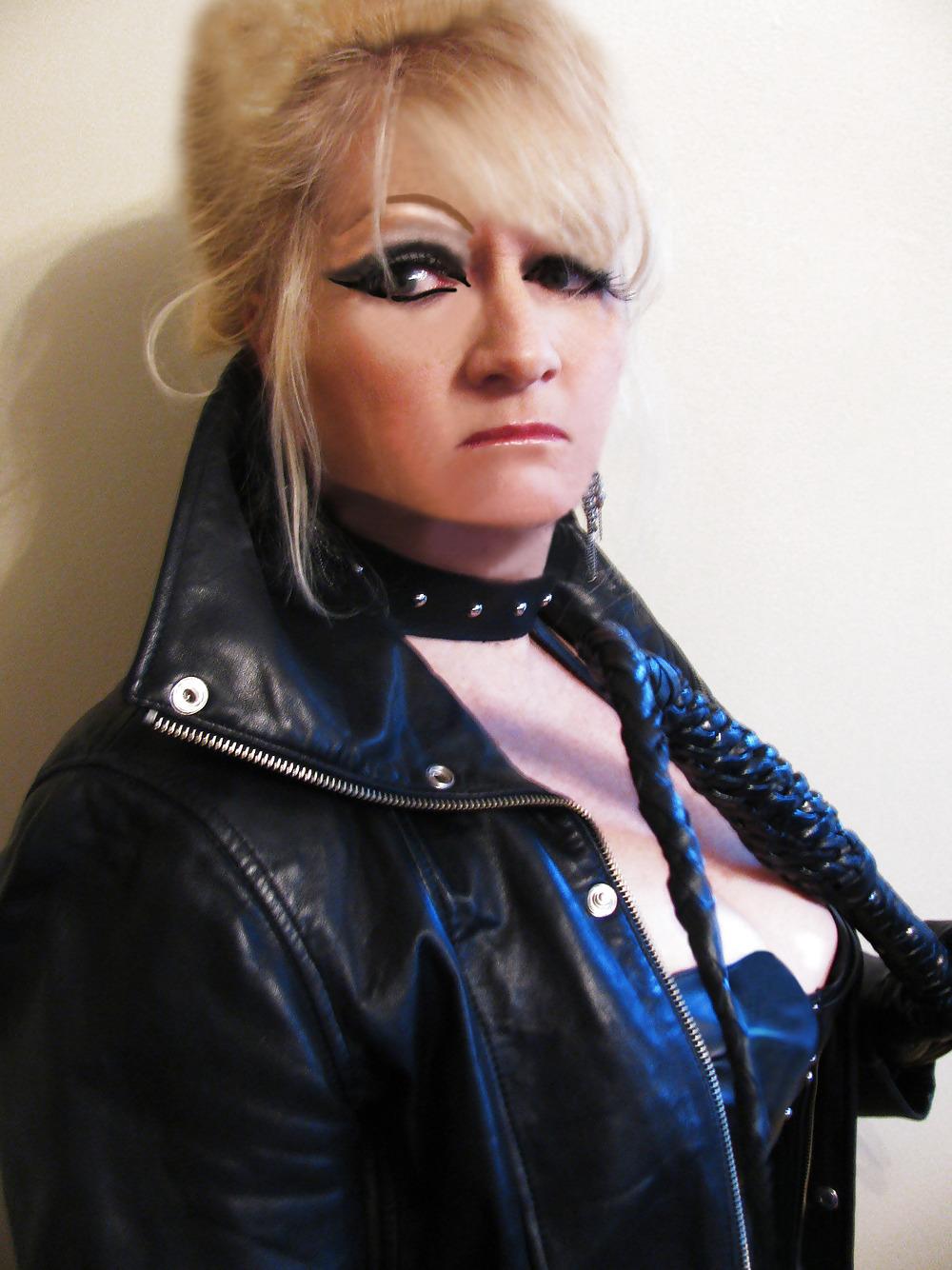 21P GRANNY LEATHER FETISH DOMME