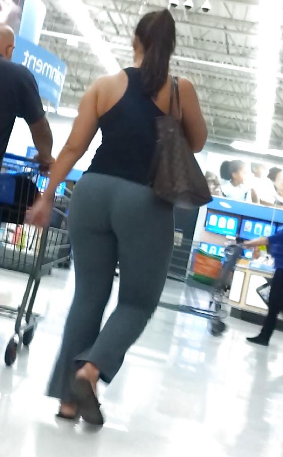 8P SEXY Fine Bubble ASS Latina in YOGA PANTS VOYEUR