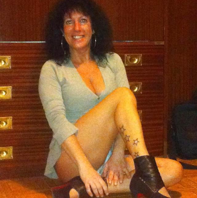 24P REAL BUSTY MOM & DAUGHTER SEXY AS FUCK