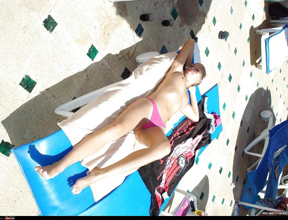 25P Blond chick vacation BJ
