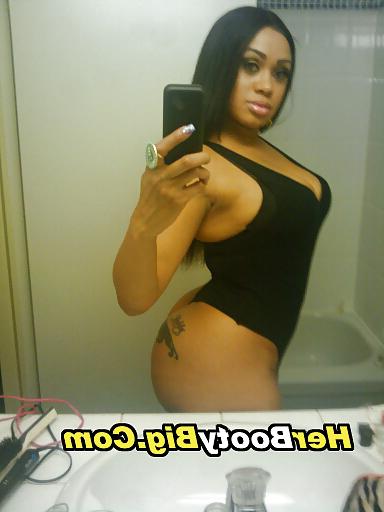 10P He's Dating A Girl Like Her With A Juicy PhatAss