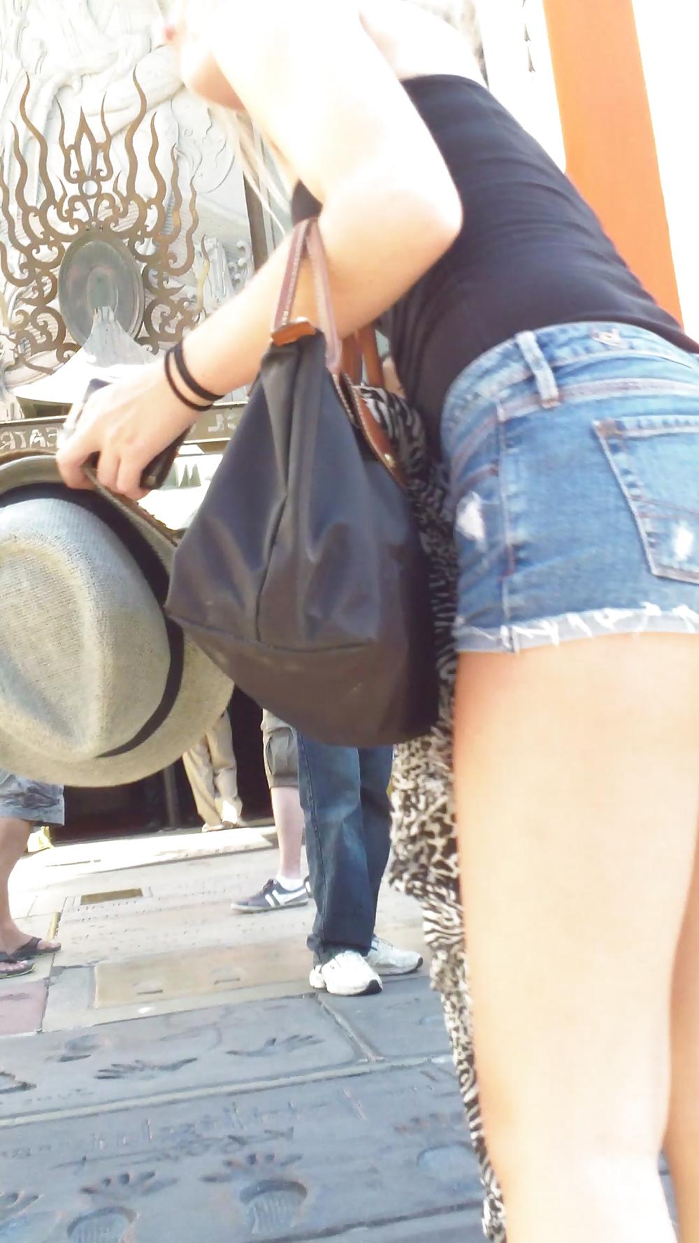 25P Girls butt & ass in short jeans 