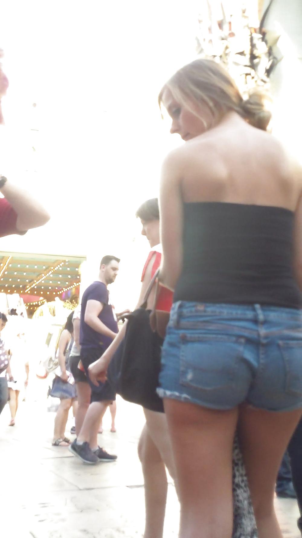25P Girls butt & ass in short jeans 