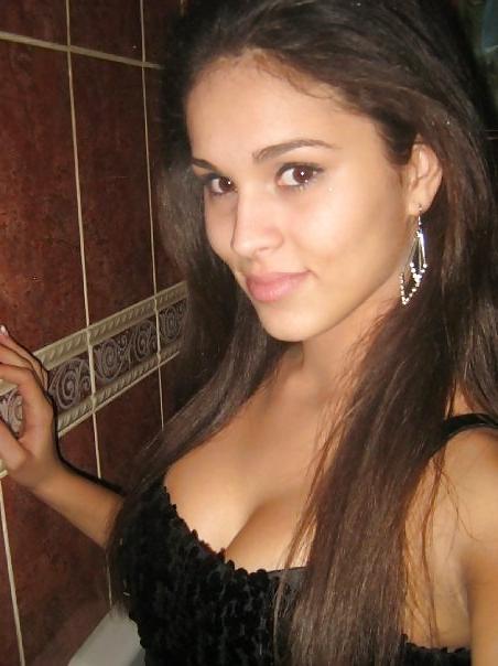 20P Clothed busty beauties 5 (non nude)