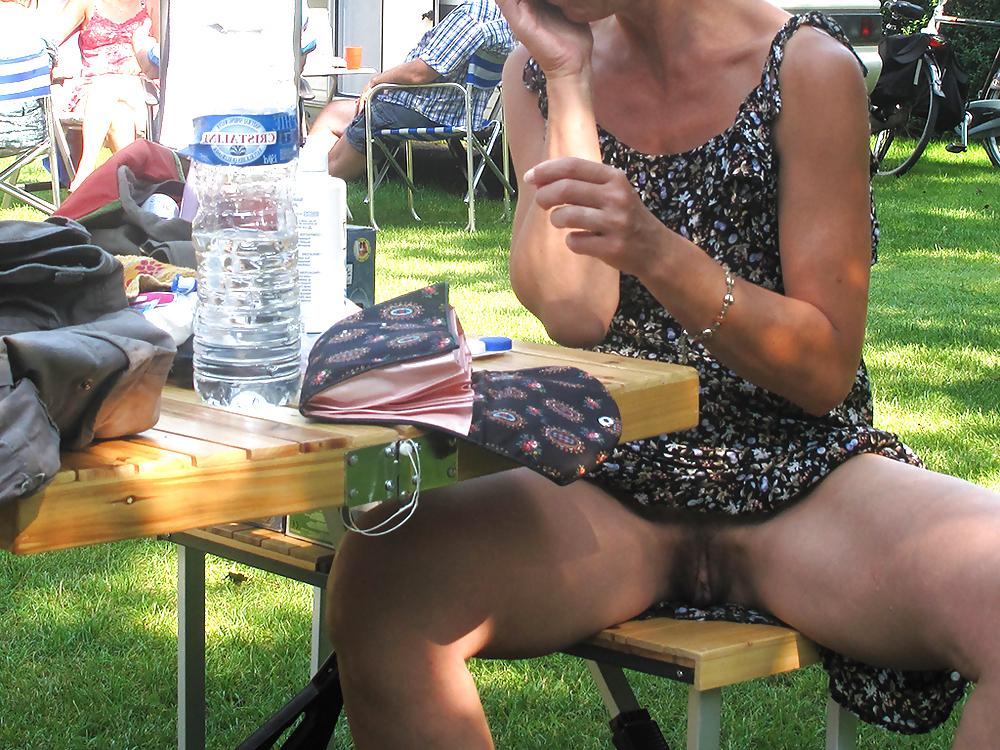 22P Flashing Upskirt