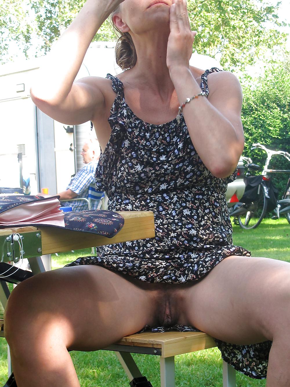 22P Flashing Upskirt