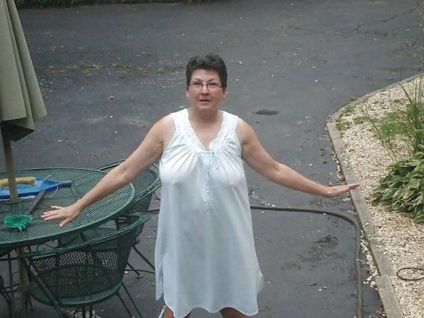25P Beautiful Mature - non nude
