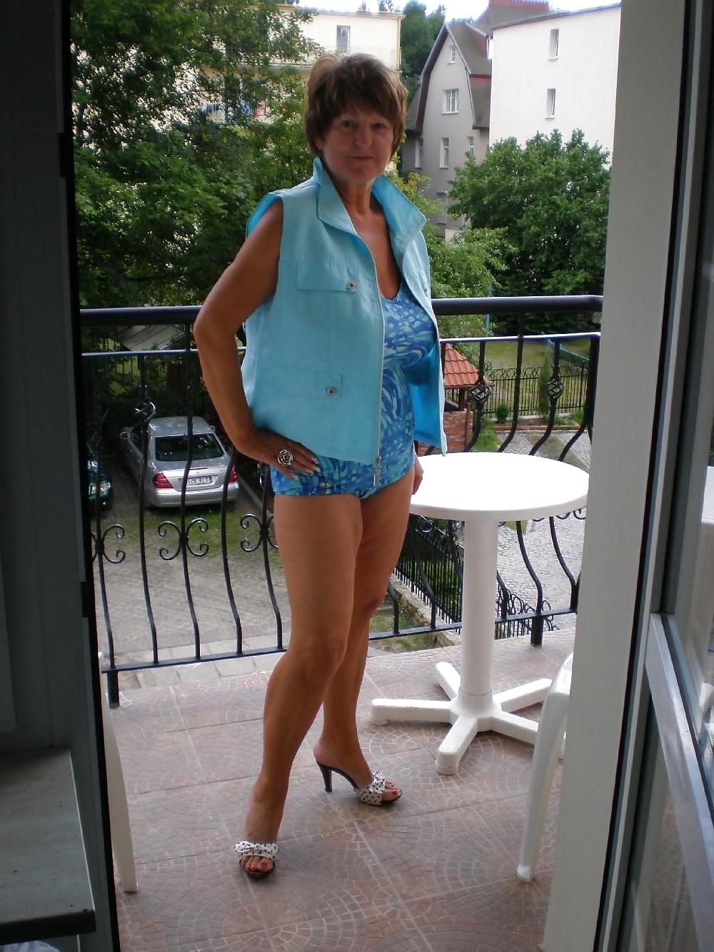 25P Beautiful Mature - non nude